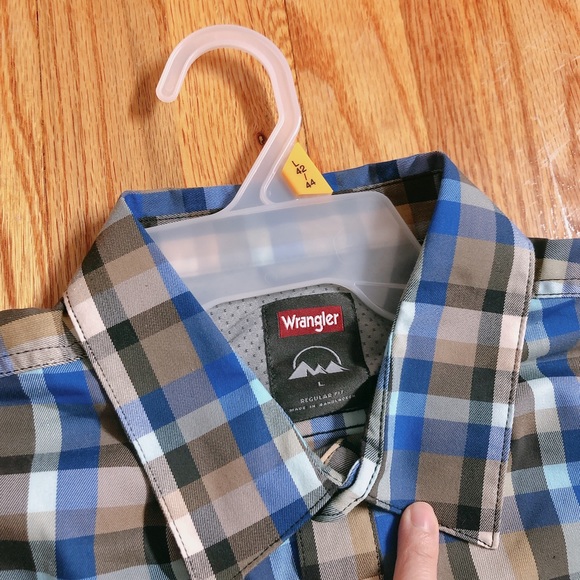 Wrangler Men’s Short Sleeve Shirt with UPF 40 Protection, Sizes L (42-44) - Picture 5 of 9